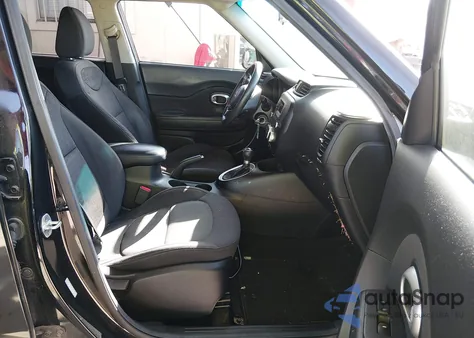 2016 Kia Soul z USA, uszkodzony, nr VIN KNDJN2A28G7379090